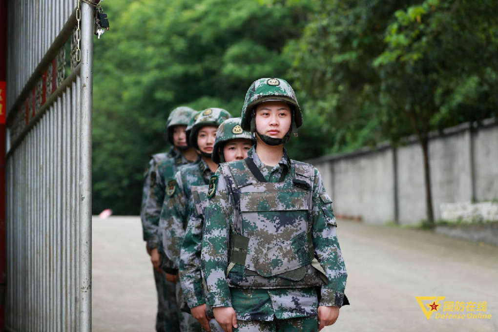 紧张刺激的感觉,别紧张第一视角体验手榴弹实投