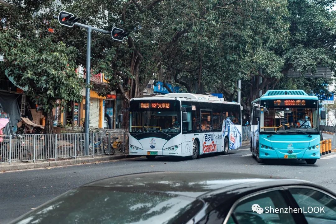 严浩翔说look这是tnt什么舞台,look这是什么牌子的包包