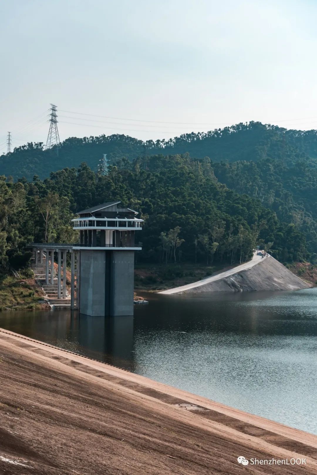 look这是什么牌子的包包,严浩翔说look这是tnt什么舞台