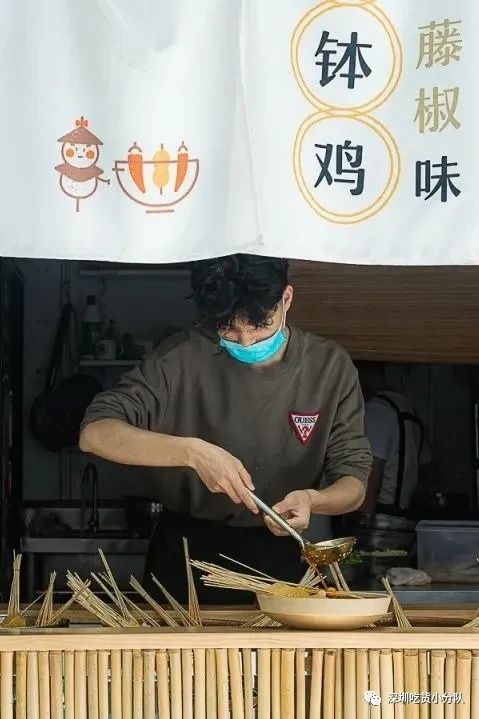 开门就排队的茶饮店,开门就排队的烧烤大鹏