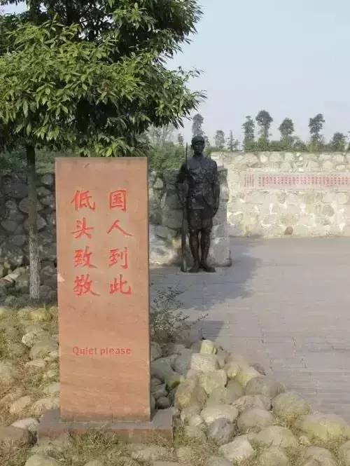 他曾位列中国富豪榜，如今却倾家荡产甘愿为“奴”……