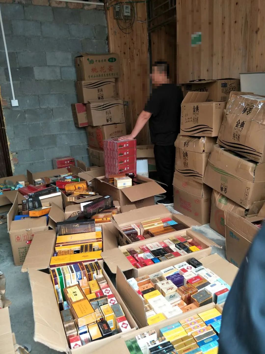 卖假烟被抓有案底吗,非法经营卖真烟