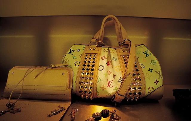 涓彜搴楀ア渚堝搧prada,涓彜濂緢prada