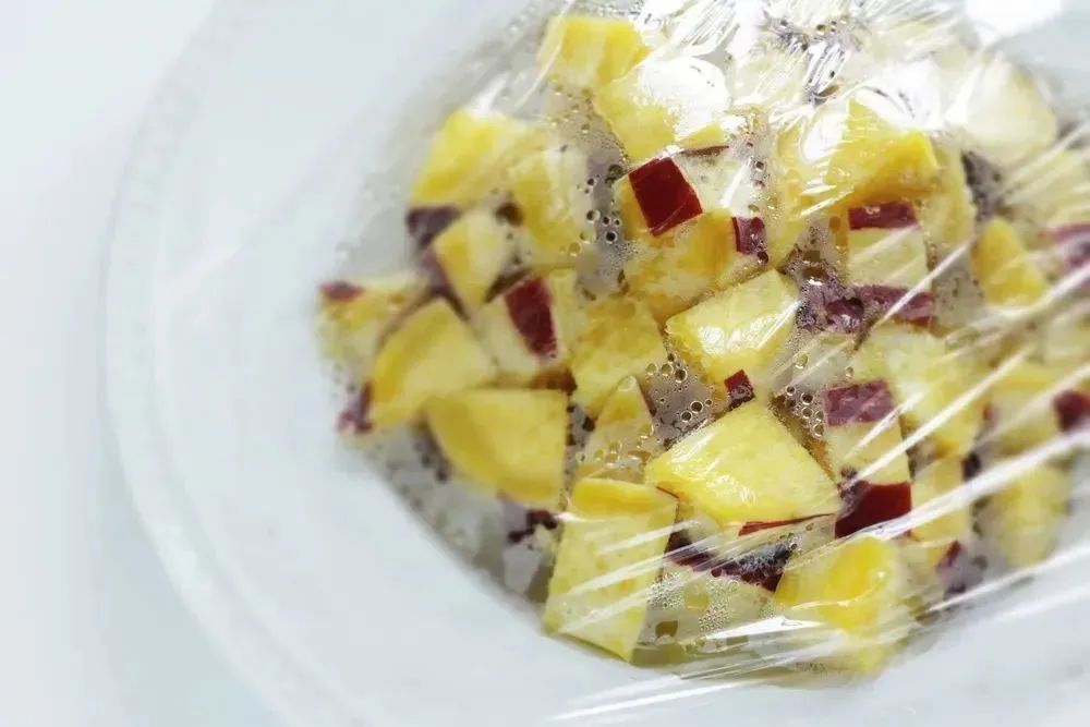 保鲜膜反复使用有什么坏处,过期保鲜膜的危害