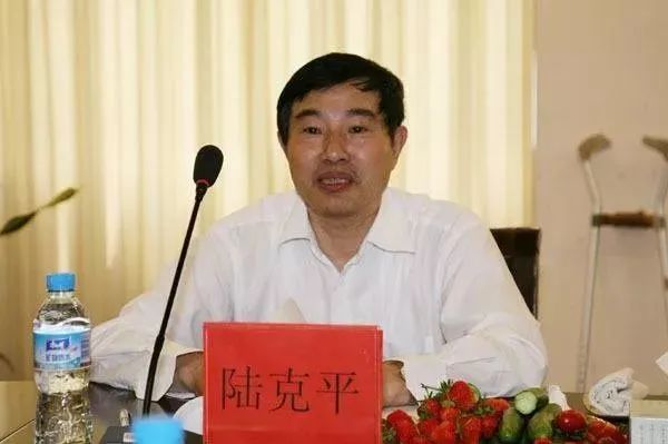 76岁资本大佬坐庄5年，竟巨亏10个亿！还被证监会终身禁入，罚了2700多万…