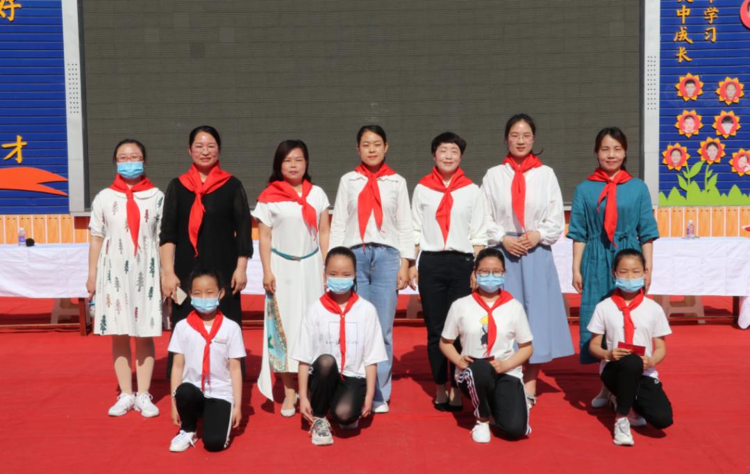 寻乌县实验小学少先队员入队仪式,林州市第一实验小学红领巾入队