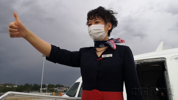 东航“服务明星”莫慧群：25年乘务生涯真心不易