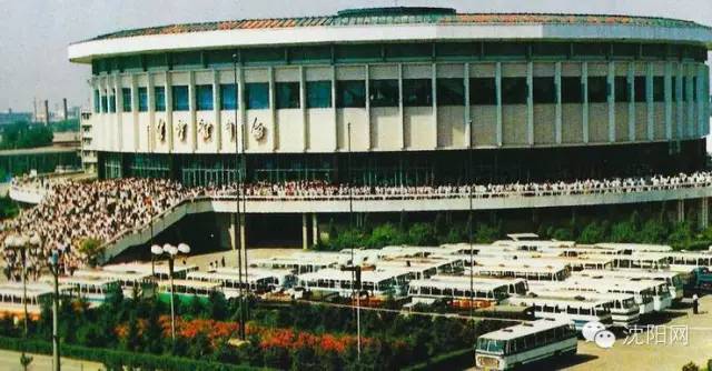 这张照片值钱了！谁都见过！赶紧回家翻