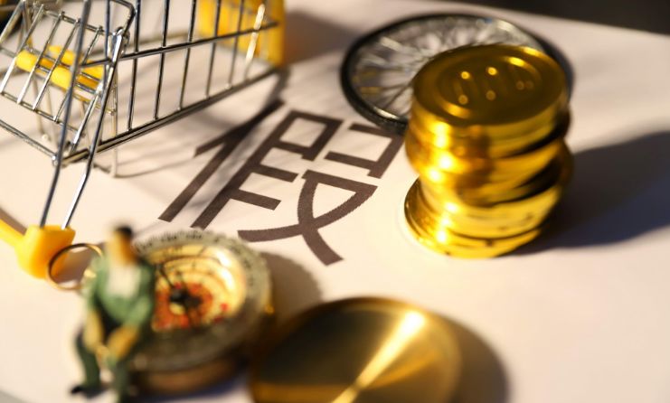 朋友圈画风突变！“黑人朋友”代购乱入？摆地摊卖LV、GUGGI？