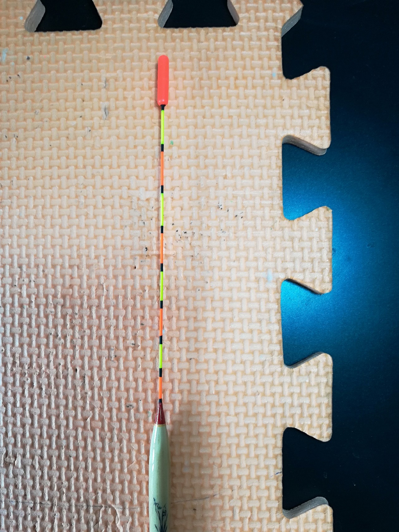 芦苇浮漂和纳米浮漂有什么区别,纳米材质浮漂优缺点