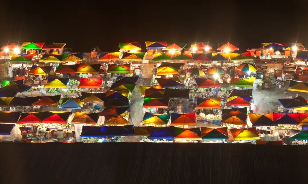 刘强东卖电脑的故事,刘强东周鸿祎地摊