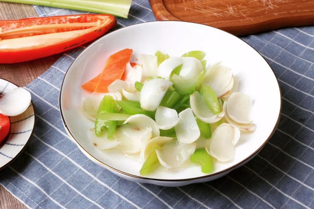 喉咙干痒咳嗽吃梨有效果吗,咳嗽有痰喉咙痒最快的方法润肺