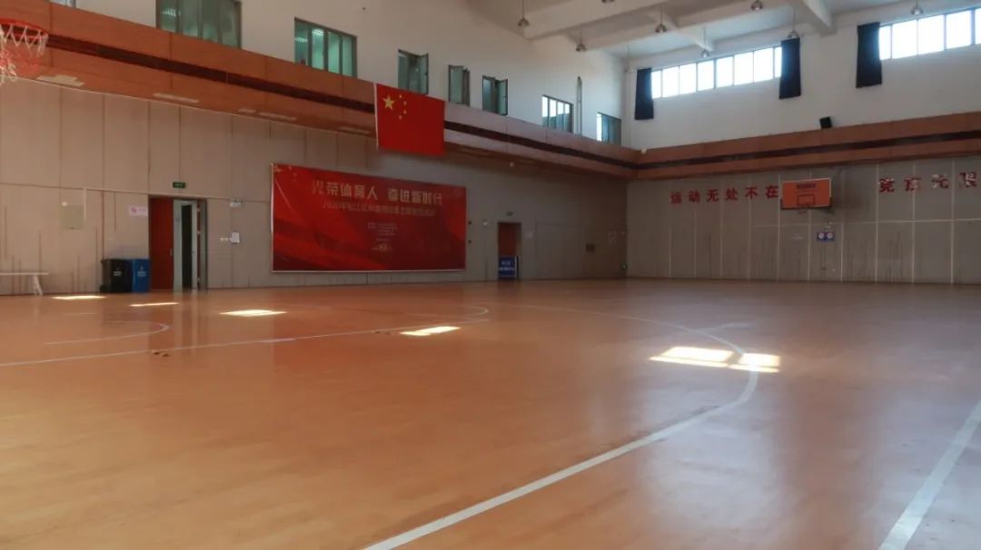 松江免费羽毛球场地,打篮球找不到场地