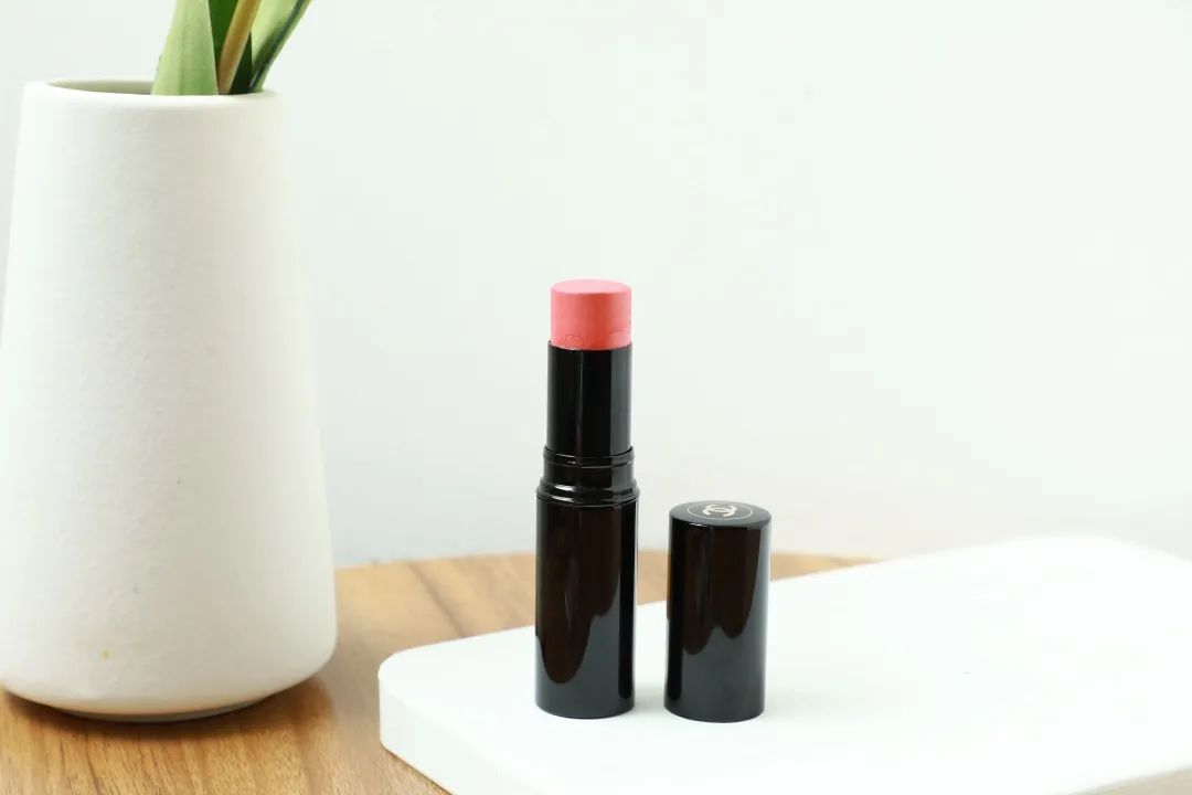 周雨彤泪沟神器,周雨彤的泪沟神器