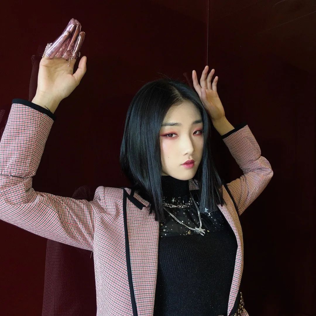 开完双眼皮为什么要往上看,开过的双眼皮可以再埋线吗