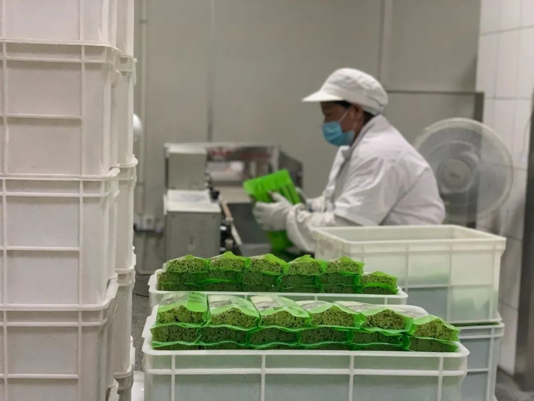 做了20年挂面出口数十个国家，萧山一家面条厂直呼“今年太难了！”他们生产的面条品质很好今起成本价在“每满生活”销售