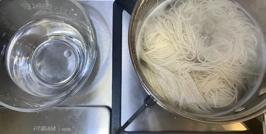 做了20年挂面出口数十个国家，萧山一家面条厂直呼“今年太难了！”他们生产的面条品质很好今起成本价在“每满生活”销售