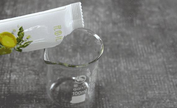 怎样去除热水壶里的水,怎么清理热水壶里面的脏水