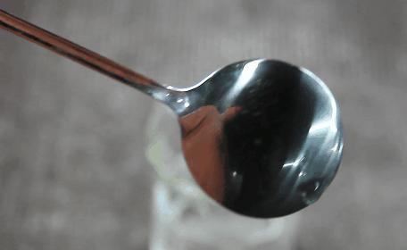 热水壶里的水渍怎么清理,热水壶有水垢可以喝么