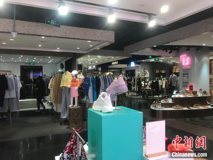 邱淑贞也带不动!“潮流鼻祖”I.T年亏7亿,前浪咋就翻了船?