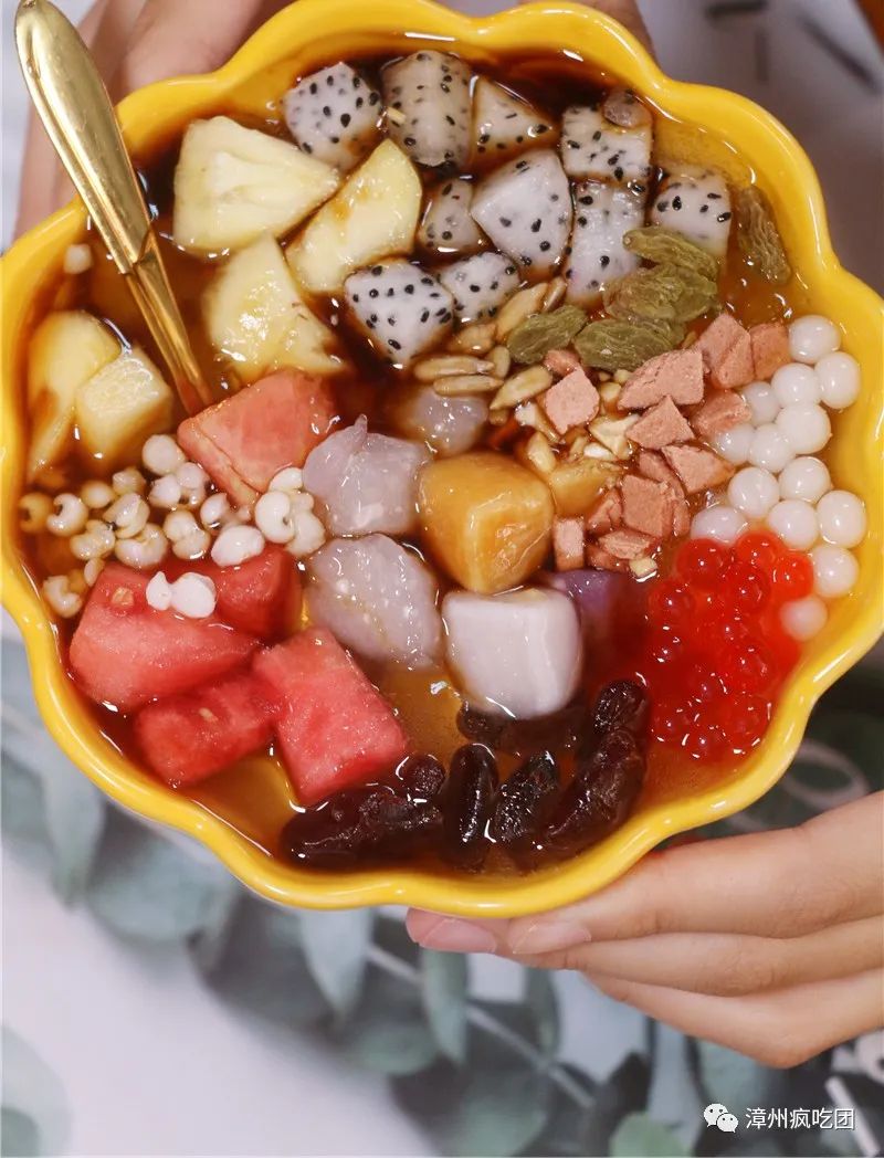 5折！这家店有意思！白天卖特色冰粉！晚上变身小酒馆！就在芳华横路