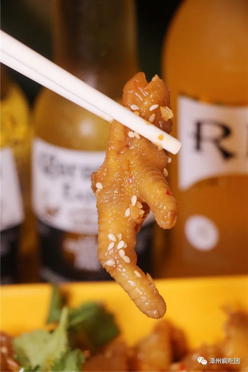 5折！这家店有意思！白天卖特色冰粉！晚上变身小酒馆！就在芳华横路