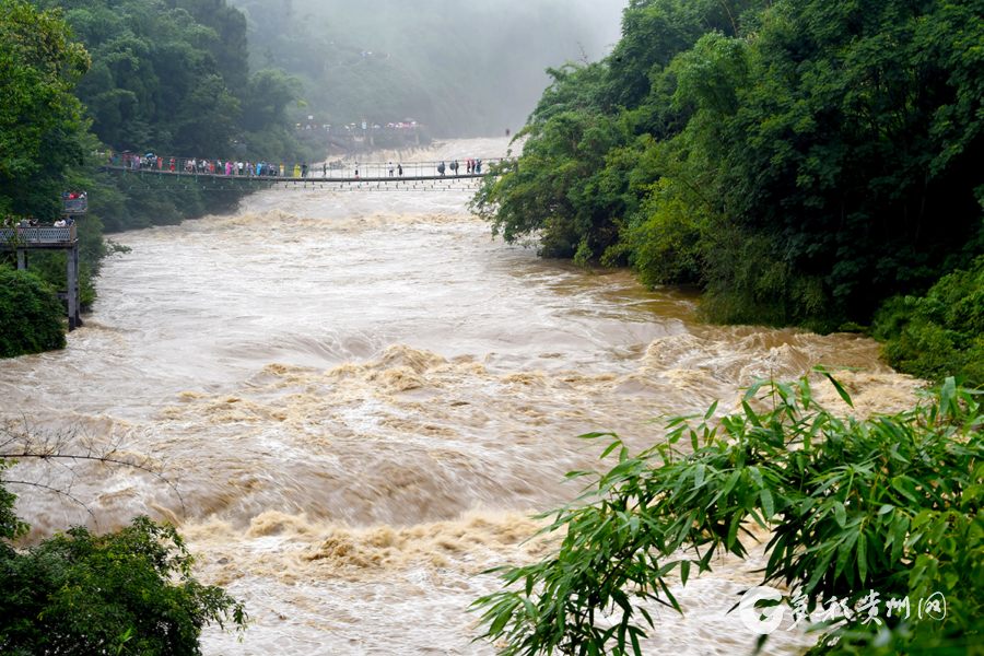 黄果树瀑布上游暴雨量,十月份的黄果树瀑布水流量大吗