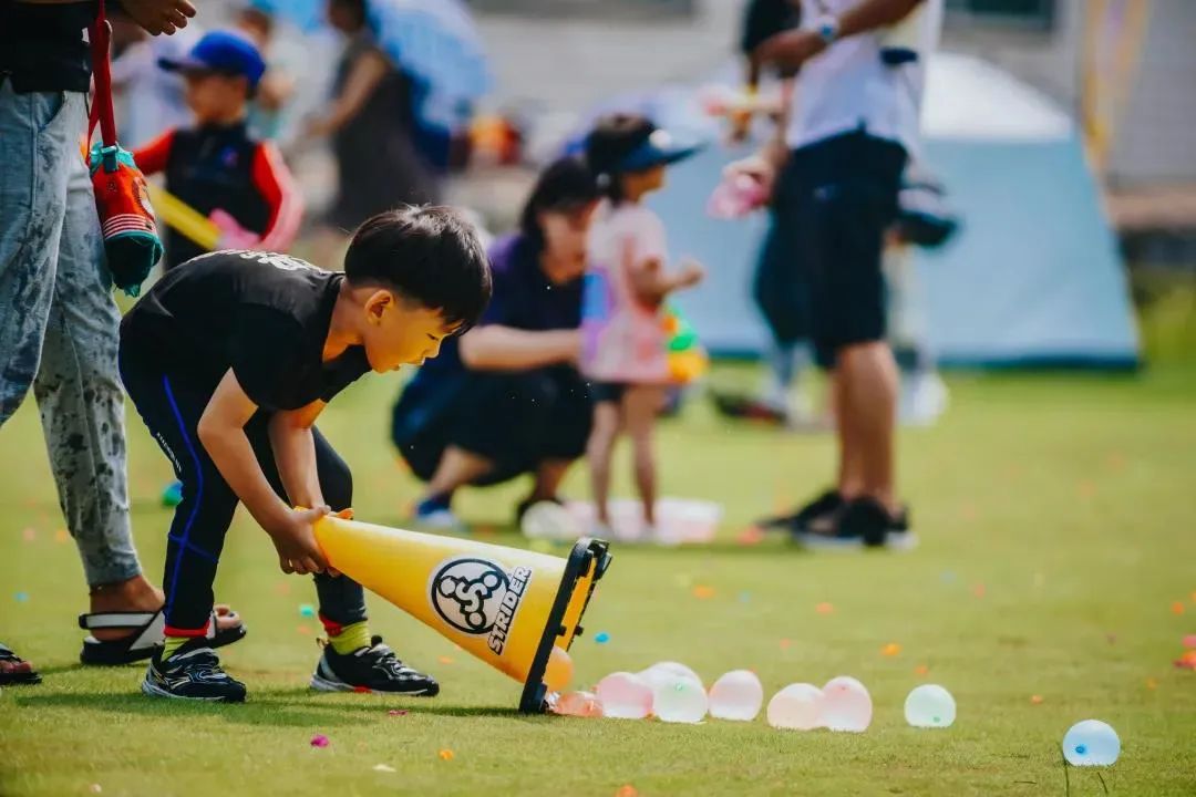 奔跑吧，小骑士！浪漫花彩小镇来场萌趣十足的比赛吧~