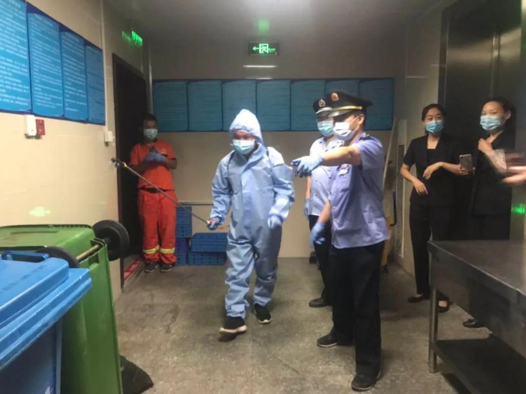 直击！北京战疫一线，市场监管人凌晨五点结束时工作服已经湿透了……