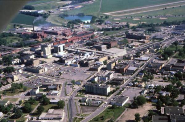 J.D.万斯:美国“乡下人”的悲歌,远不是几次骚乱就能解决的