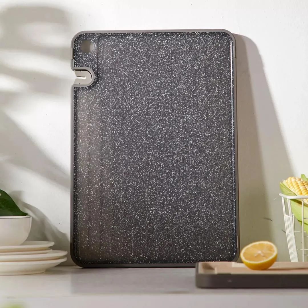 2亿细菌藏身菜板，99%抗菌的变态菜板，不发霉，磨刀磨蒜样样能行