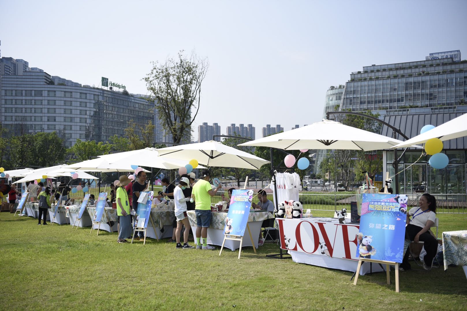 成都熊猫欢欢喜喜,成都大运会开幕式满屏都是熊猫