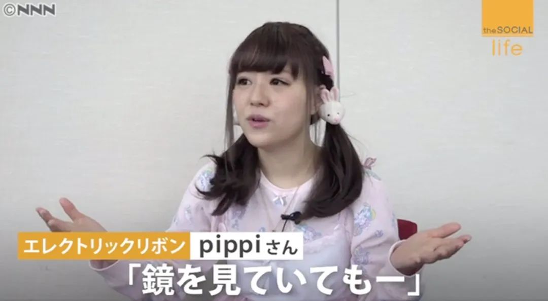 日本16岁美少女偶像歌手脱发到光头！“沦为”假发模特后的她，没有忘记自己甜美的笑容...