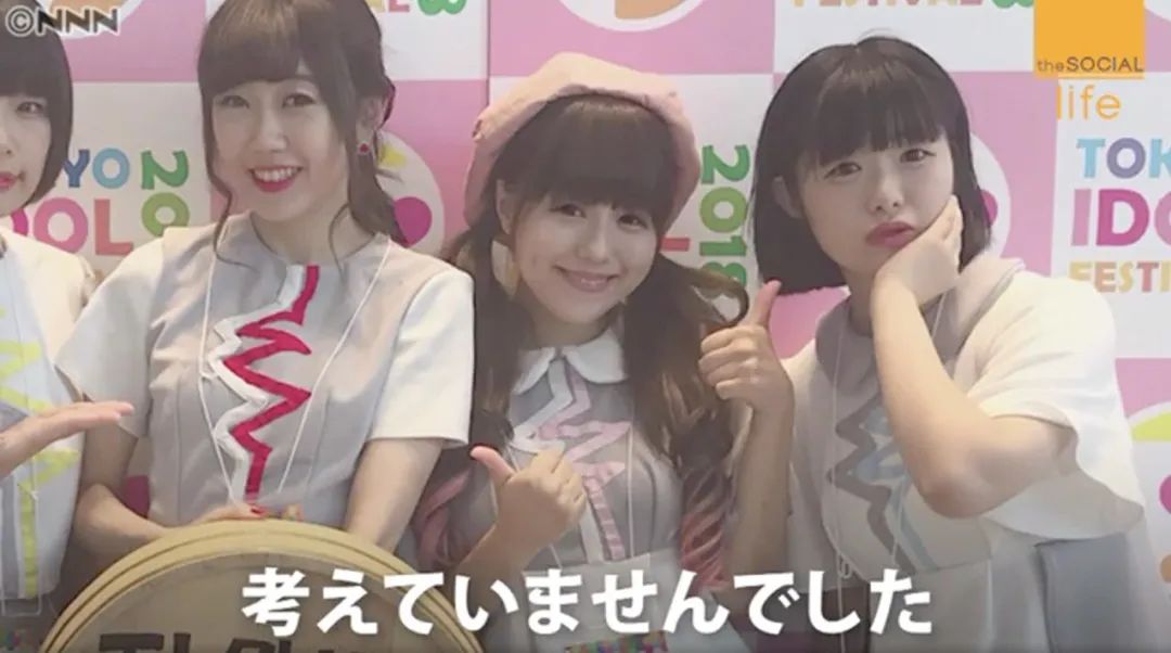 日本16岁美少女偶像歌手脱发到光头！“沦为”假发模特后的她，没有忘记自己甜美的笑容...