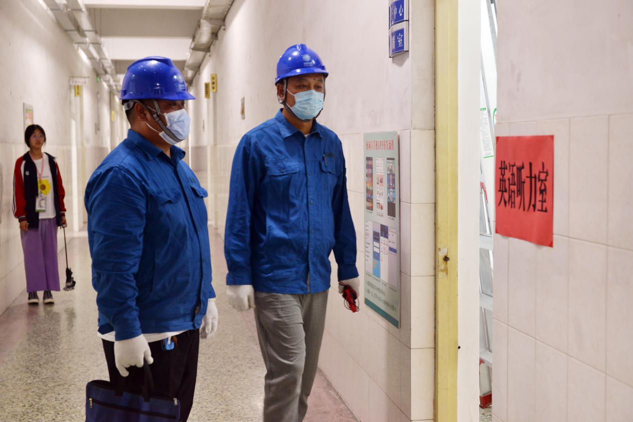 国网应急抢修两支队伍,供电人员紧急抢修