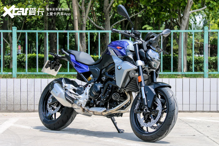 宝马f900r旅行版和运动版怎么选,新款宝马大小眼街车