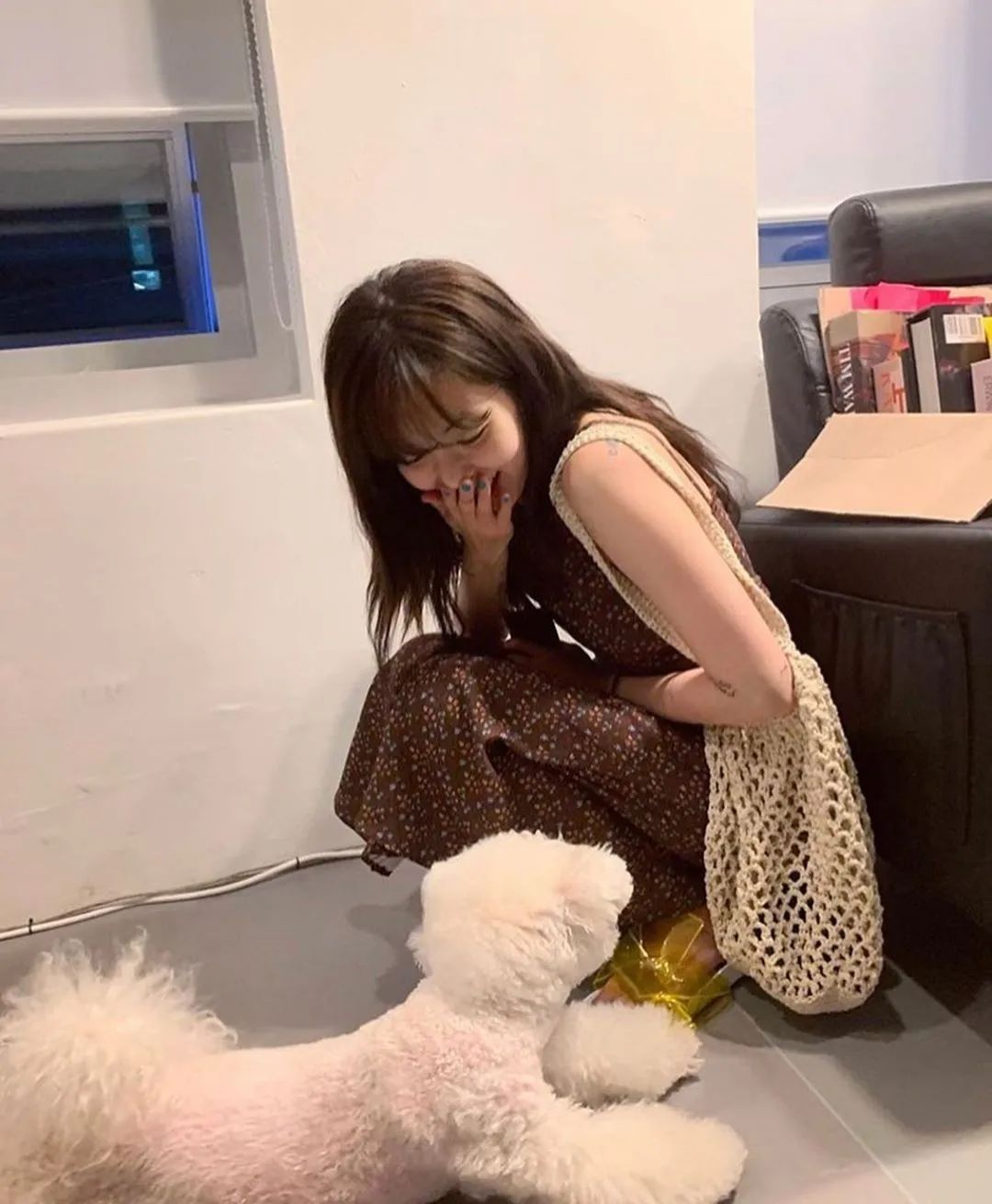 blackpink泫雅摆尾,blackpink全员观看泫雅舞台