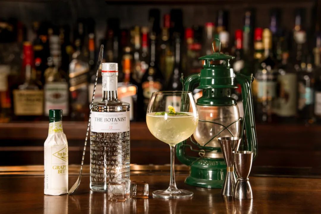 成都的夜，回归了！整个8月，大牌集体跨界酒吧推联名好酒好食，特惠来了→