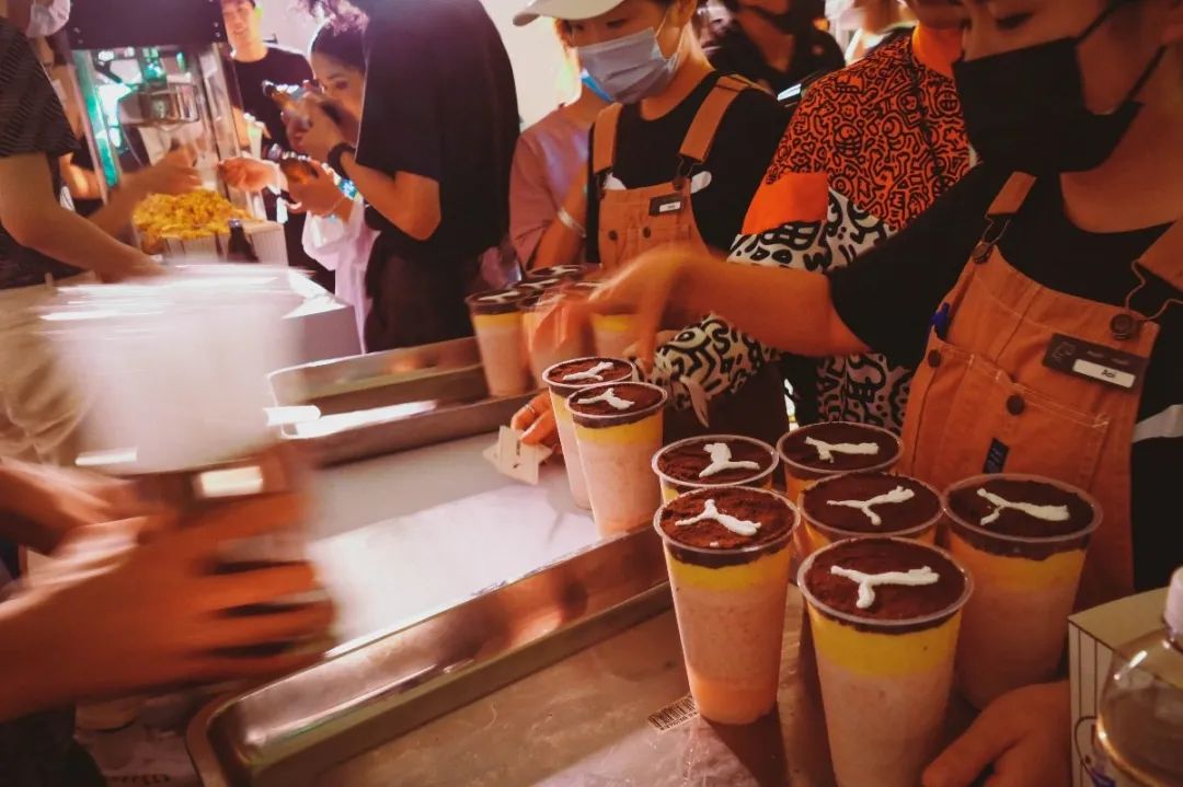 puma新款涂鸦红蓝两个配色,puma新出的联名