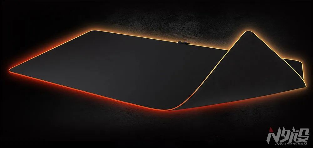 曜越发布全新M900XXLRGB电竞鼠标垫