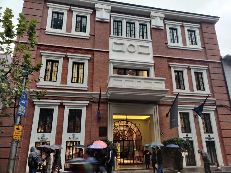 从村上隆到麦克·莱登，别错过外滩这家“宝藏画廊”|魔都小众美术馆