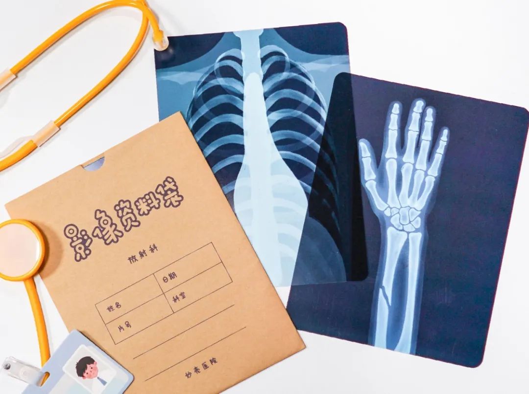 自从入了这个盒子，娃就沉迷于当医生、做手术，完全不理我