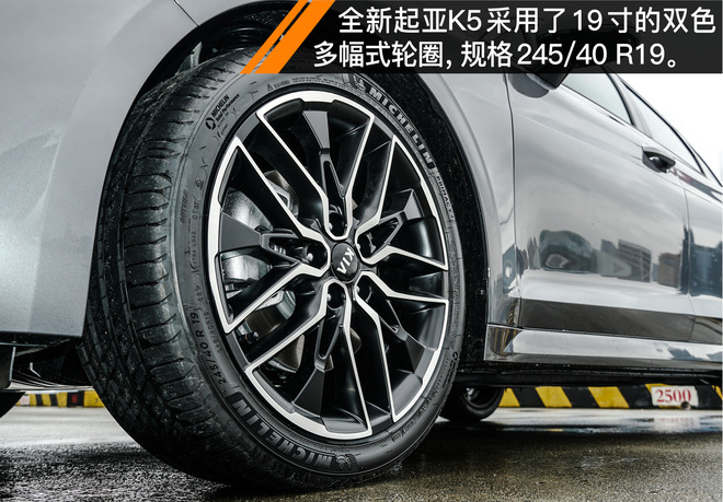 全新一代起亚k5介绍,超高的颜值全新起亚k5海外实车