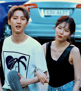 泫雅金晓钟公开恋情是真的吗,泫雅龙俊亨晒牵手照疑似公布恋情