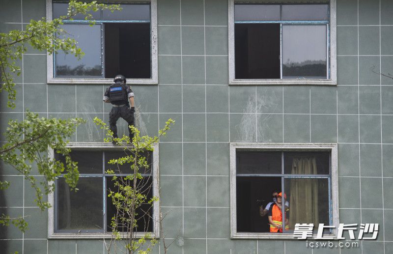 长沙特警五一广场列队,长沙特警大出动