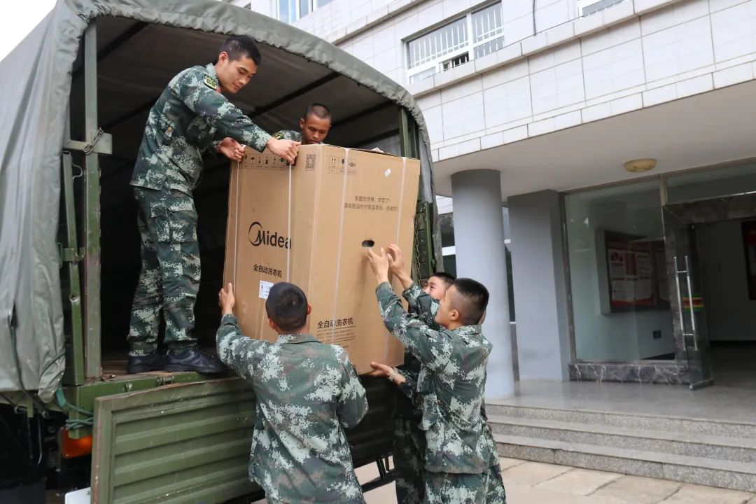 高原官兵收到暖心礼包,机关干部大礼包