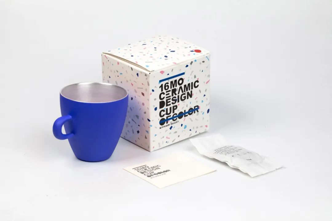 把故宫红、青花蓝捧在手心，以“银杯”畅饮