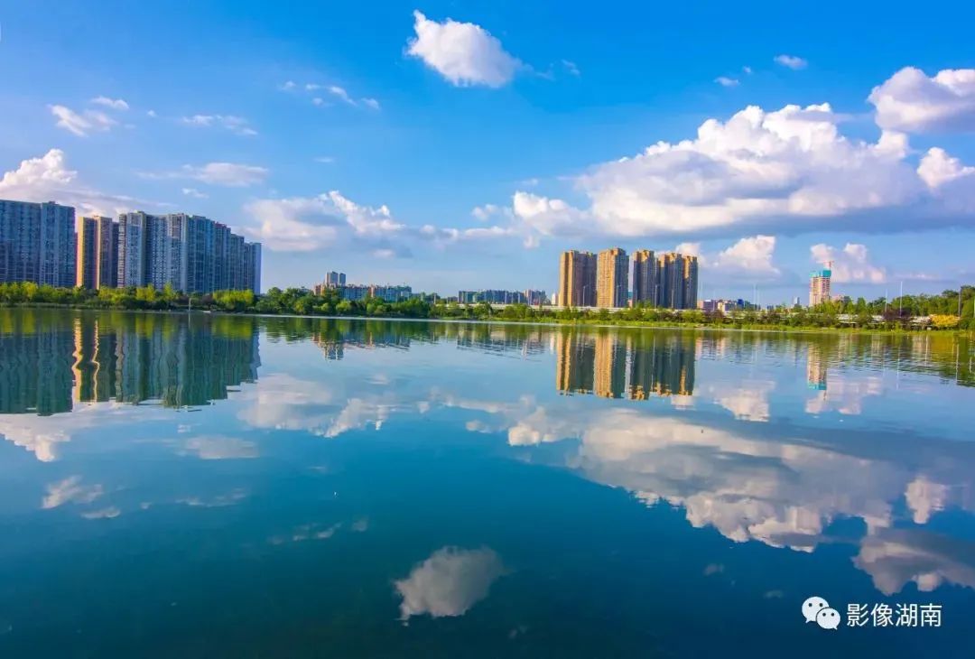 缇庡憜鑻辨枃,缇庡憜