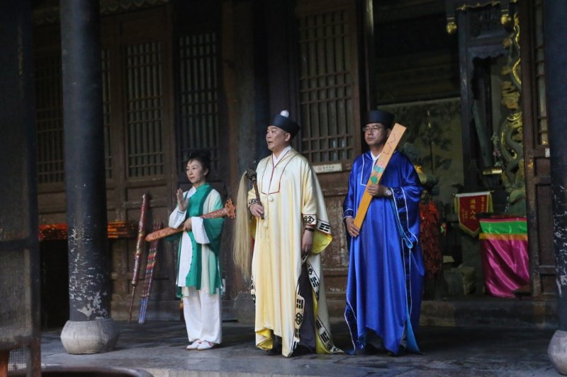 又到送寒衣时节,又到了送郁金香的季节