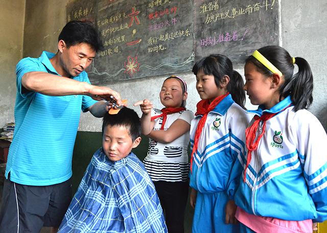 大山深处的一块“磐石”——记吉林省白山市长白朝鲜族自治县新房子镇虎洞沟村小学教师金永七